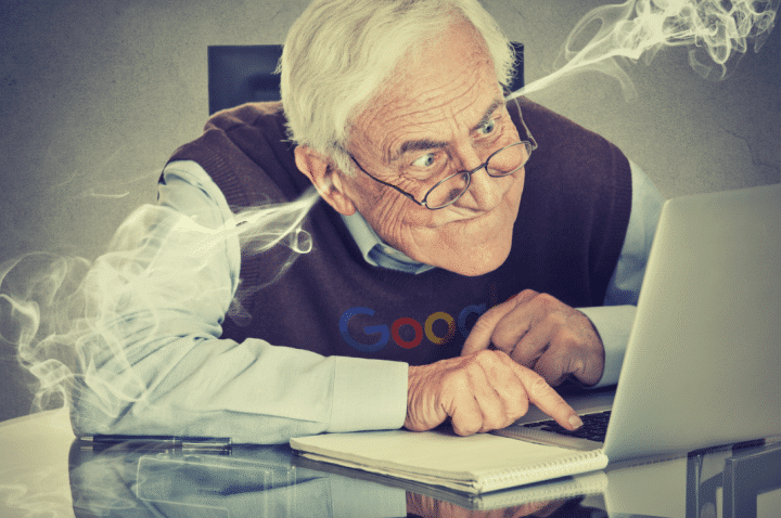 Google symboliserad som otålig äldre man framför dator